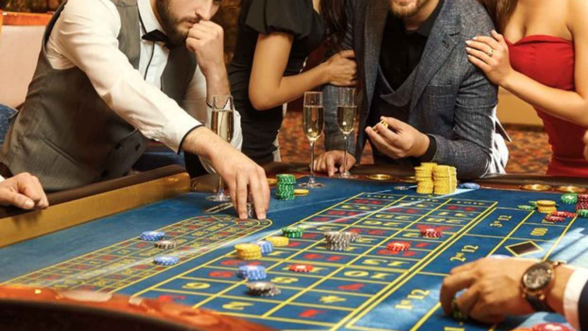 How Table Choice Shapes The Entire Experience